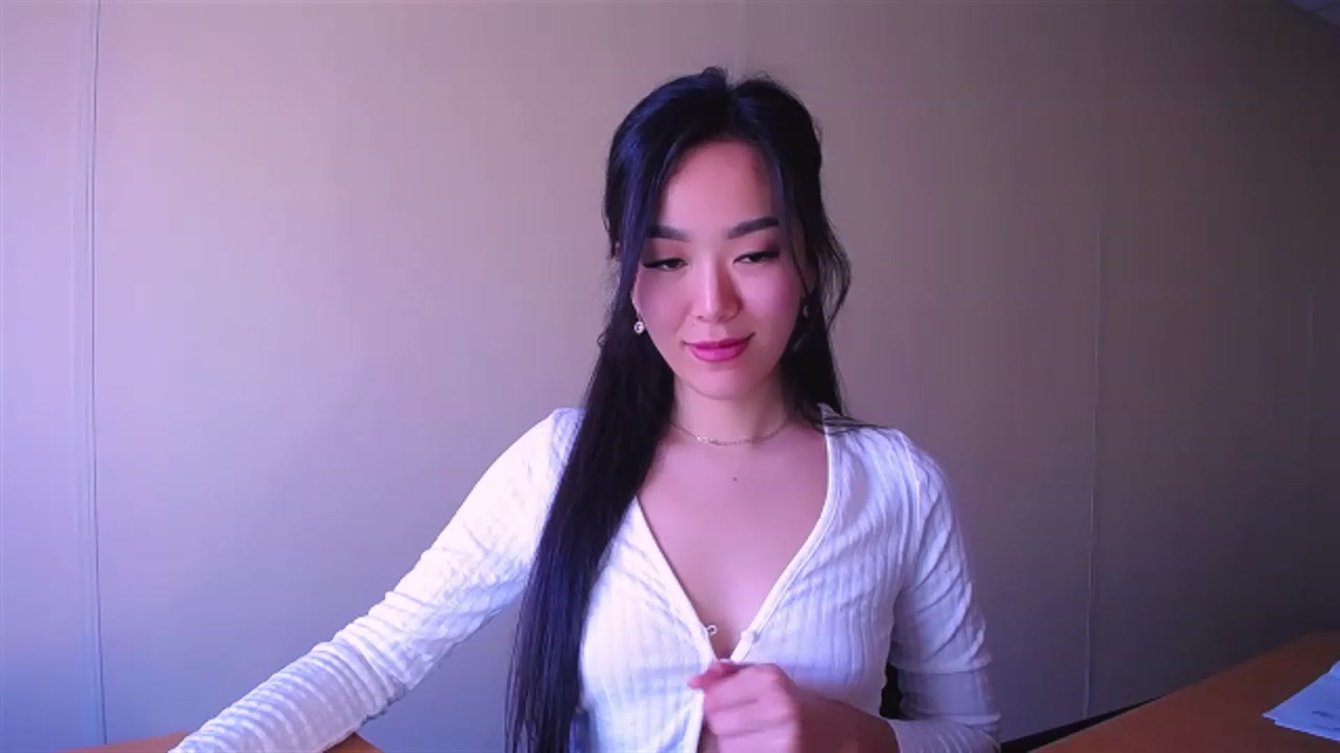 Gallery image thumbnail from AlwayssSmile's myfreecams stream on, 04/10/2023, 08:30 image 5 of 20
