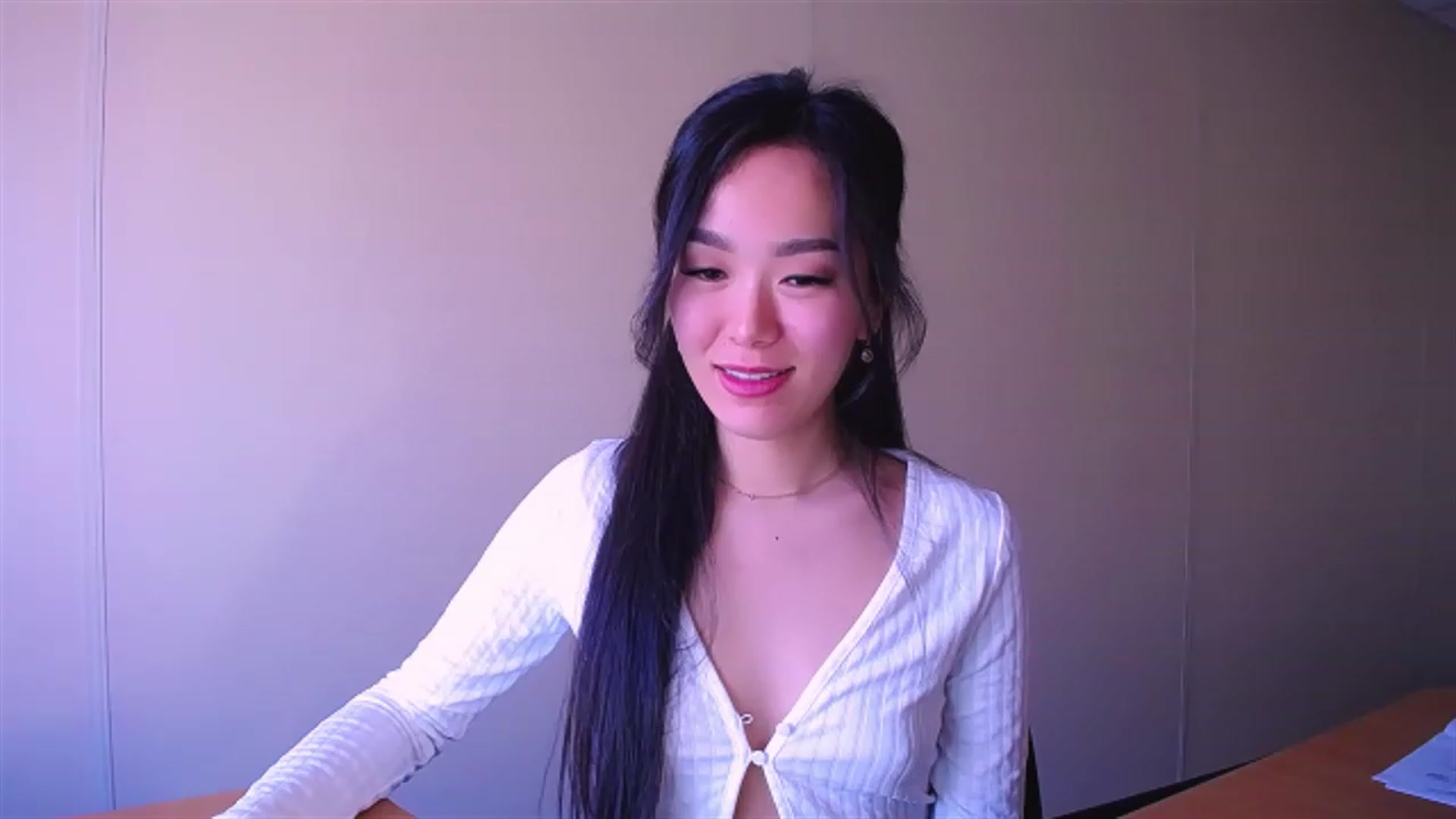 Gallery image thumbnail from AlwayssSmile's myfreecams stream on, 04/10/2023, 08:30 image 13 of 20