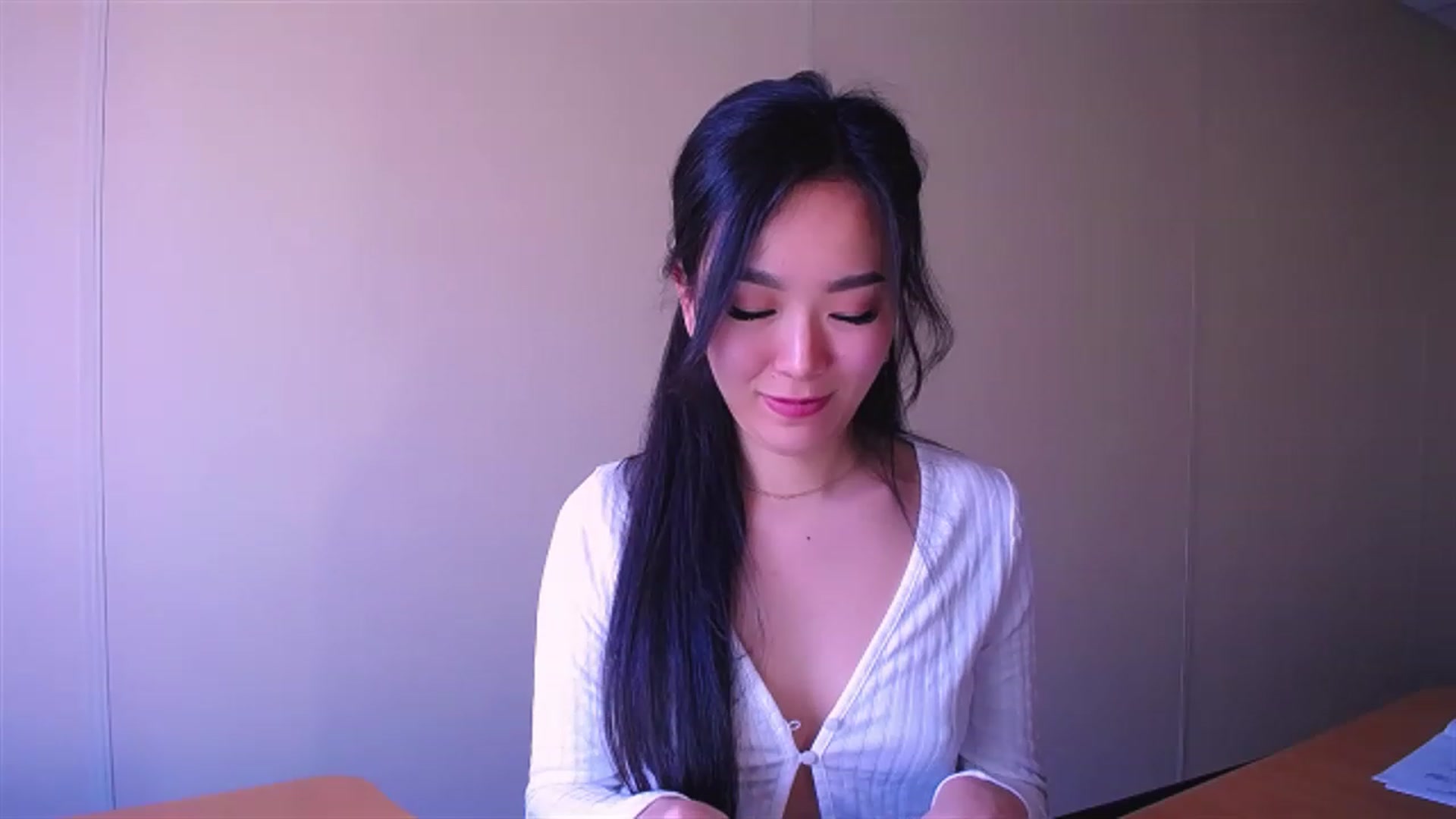 Gallery image thumbnail from AlwayssSmile's myfreecams stream on, 04/10/2023, 08:30 image 14 of 20