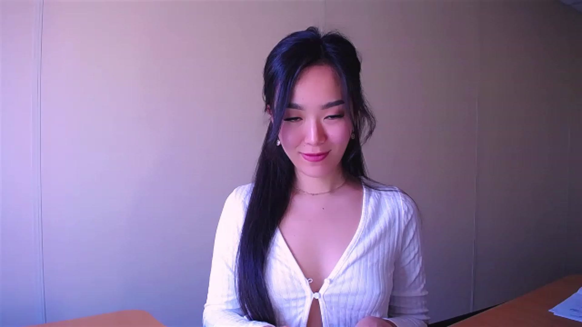 Gallery image thumbnail from AlwayssSmile's myfreecams stream on, 04/10/2023, 08:30 image 6 of 20