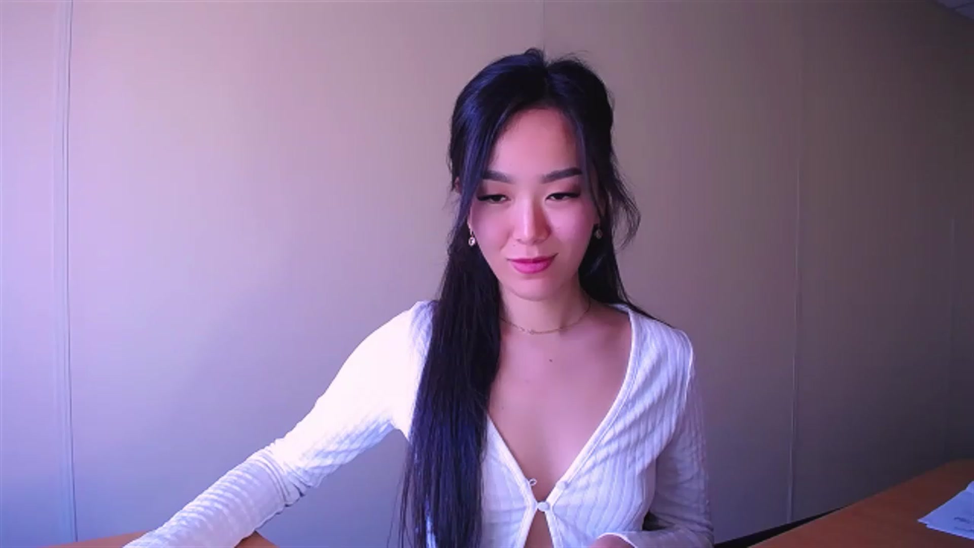 Gallery image thumbnail from AlwayssSmile's myfreecams stream on, 04/10/2023, 08:30 image 15 of 20