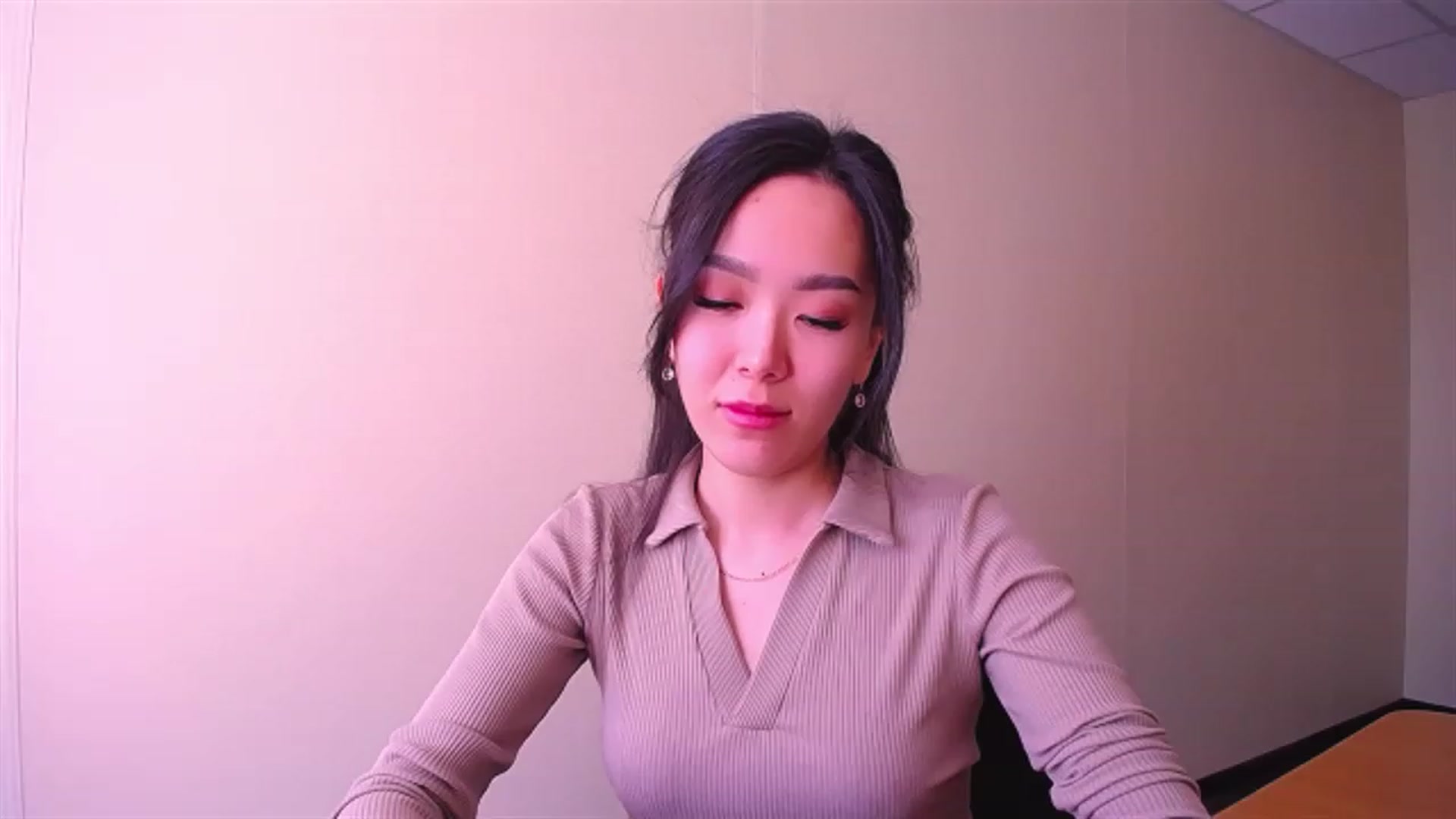 Gallery image thumbnail from AlwayssSmile's myfreecams stream on, 04/18/2023, 07:03 image 4 of 20
