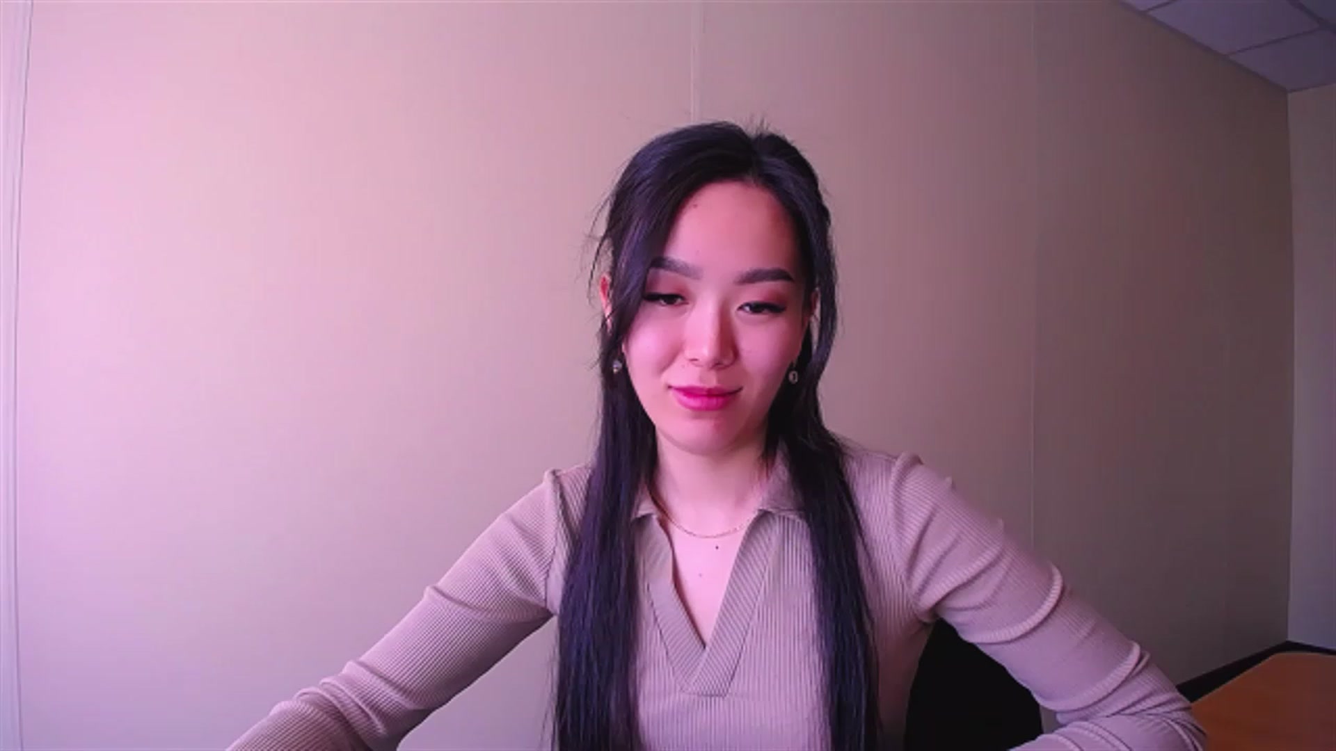 Gallery image thumbnail from AlwayssSmile's myfreecams stream on, 04/18/2023, 07:03 image 15 of 20