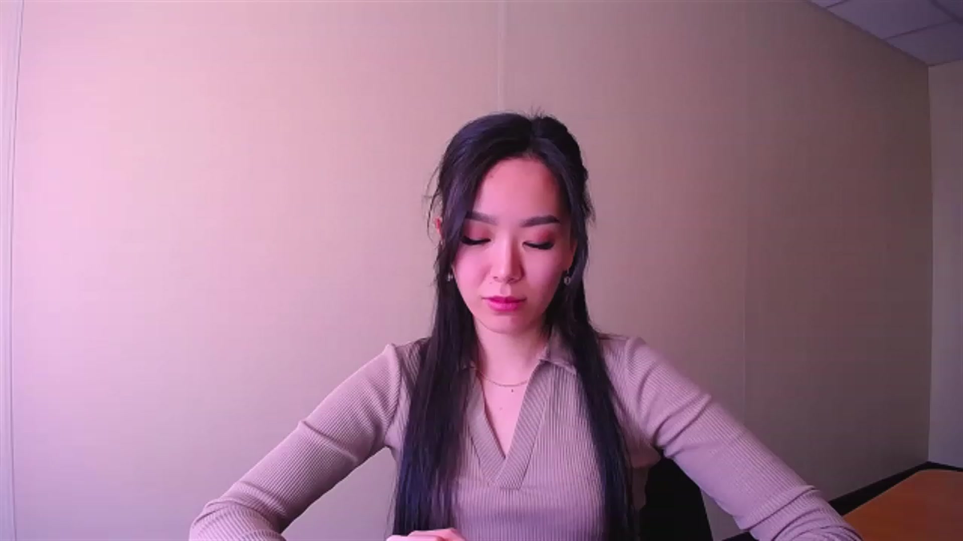 Gallery image thumbnail from AlwayssSmile's myfreecams stream on, 04/18/2023, 07:03 image 16 of 20