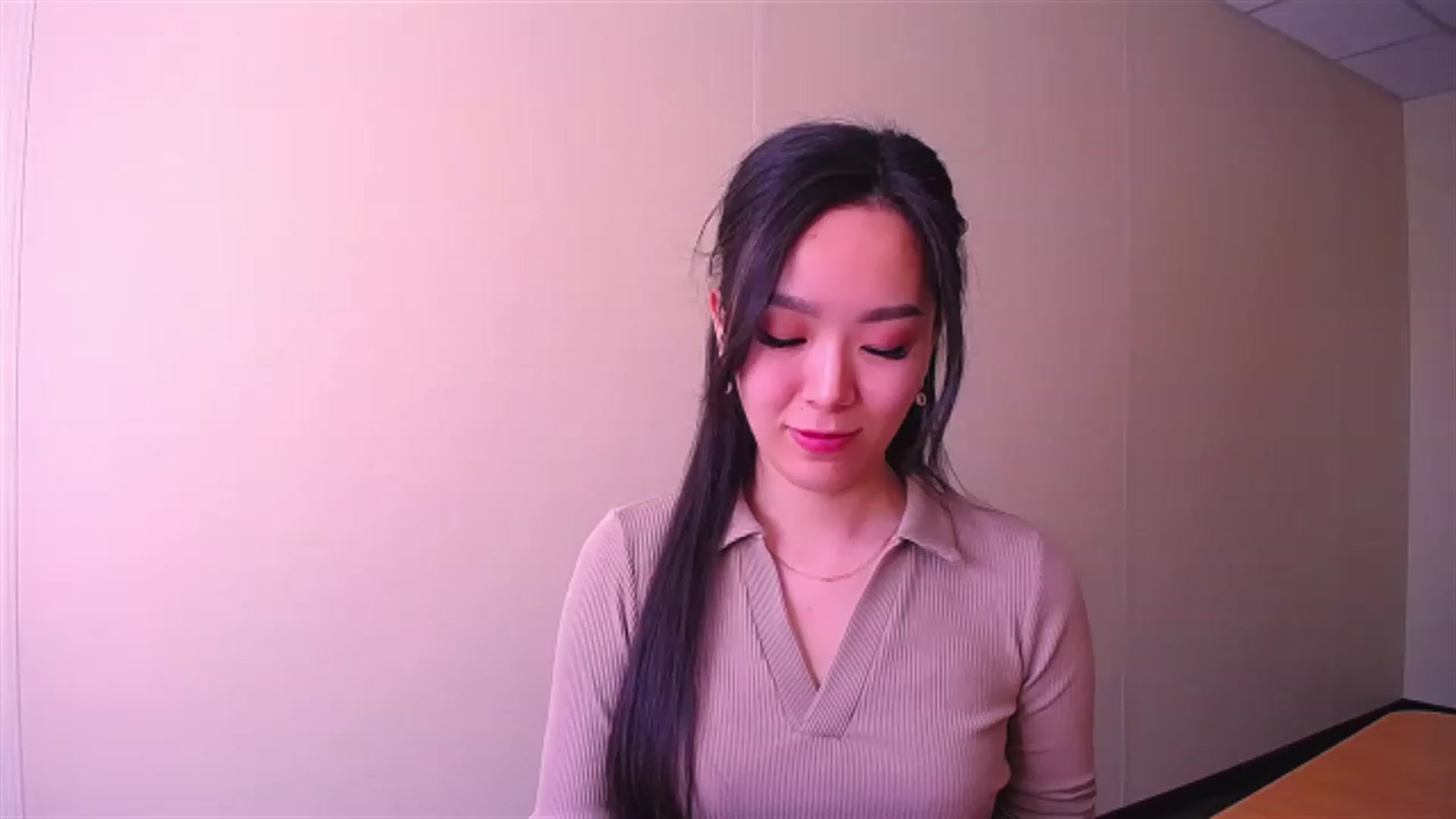 Gallery image thumbnail from AlwayssSmile's myfreecams stream on, 04/18/2023, 07:03 image 6 of 20