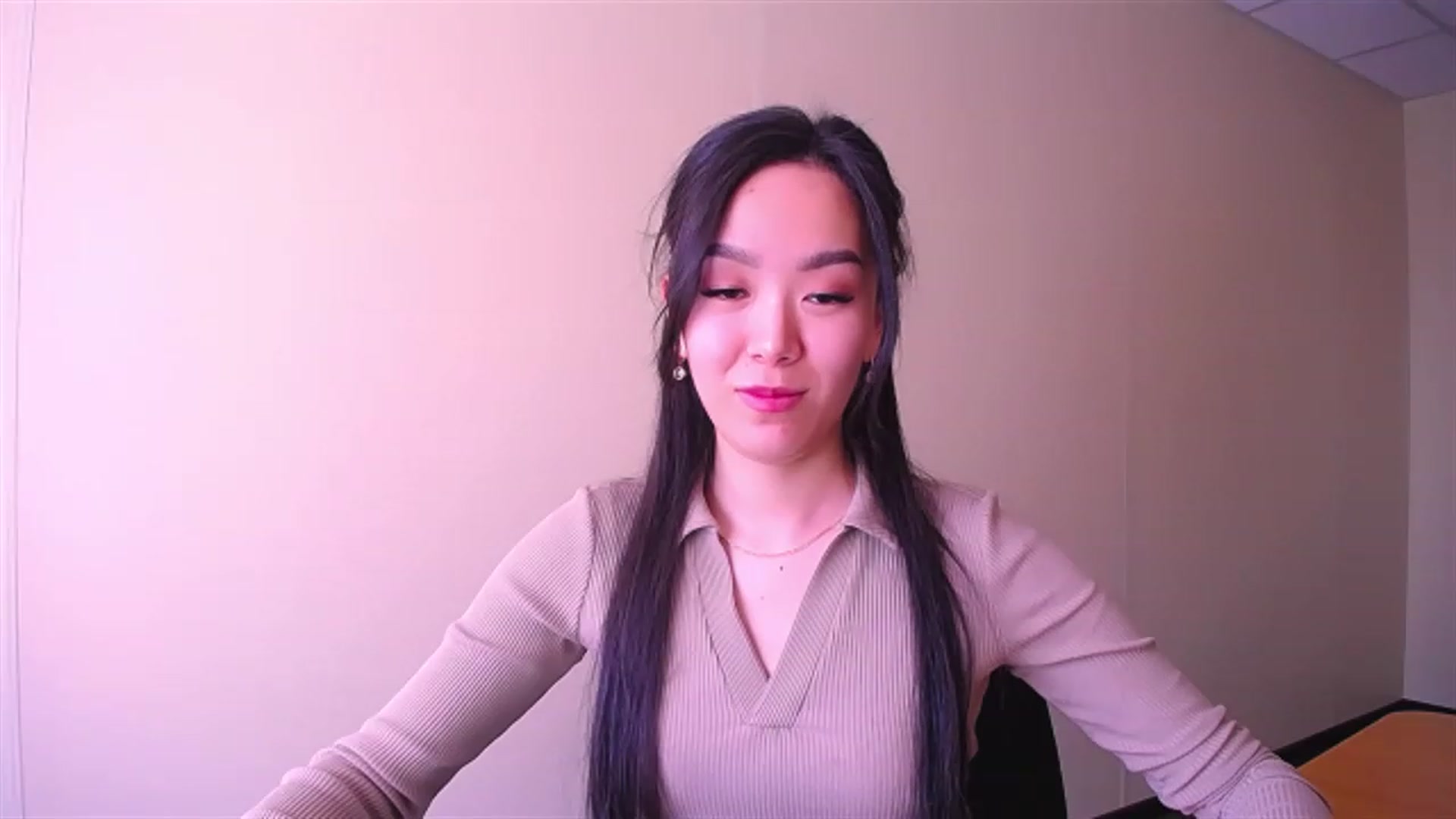Gallery image thumbnail from AlwayssSmile's myfreecams stream on, 04/18/2023, 07:03 image 12 of 20