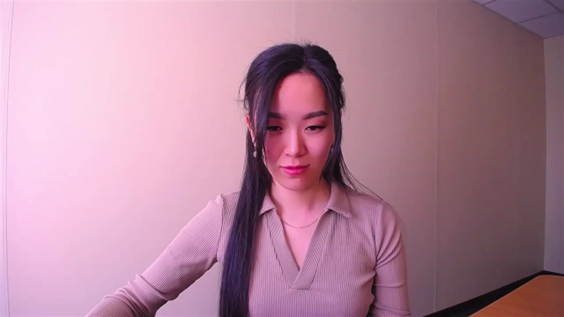 Gallery image thumbnail from AlwayssSmile's myfreecams stream on, 04/18/2023, 07:03 image 5 of 20