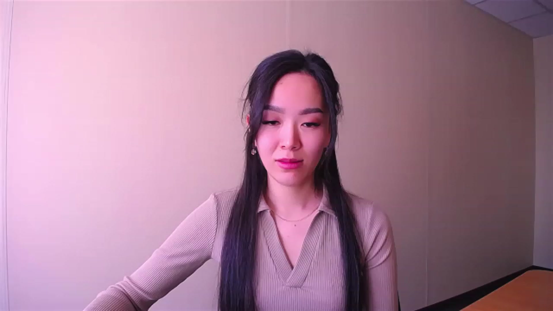 Gallery image thumbnail from AlwayssSmile's myfreecams stream on, 04/18/2023, 07:03 image 14 of 20
