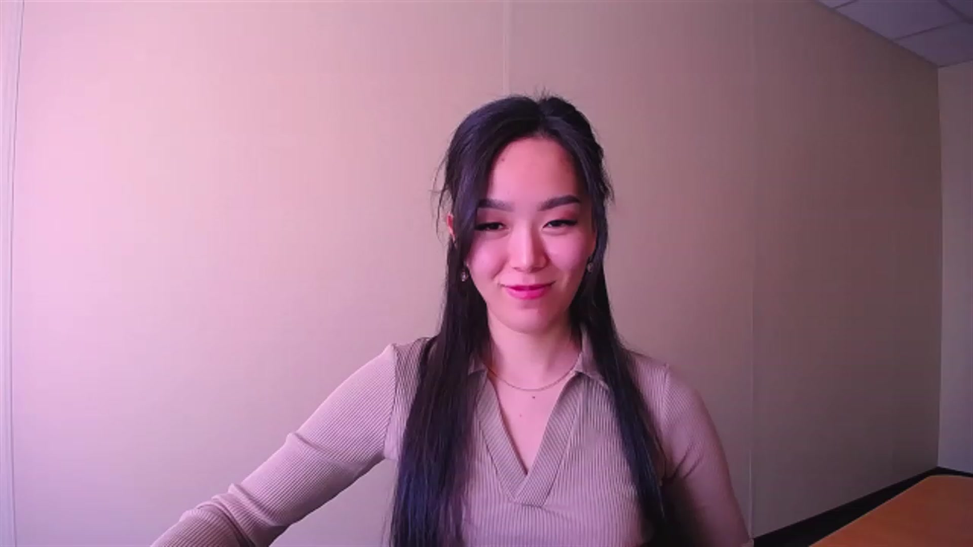 Gallery image thumbnail from AlwayssSmile's myfreecams stream on, 04/18/2023, 07:03 image 17 of 20