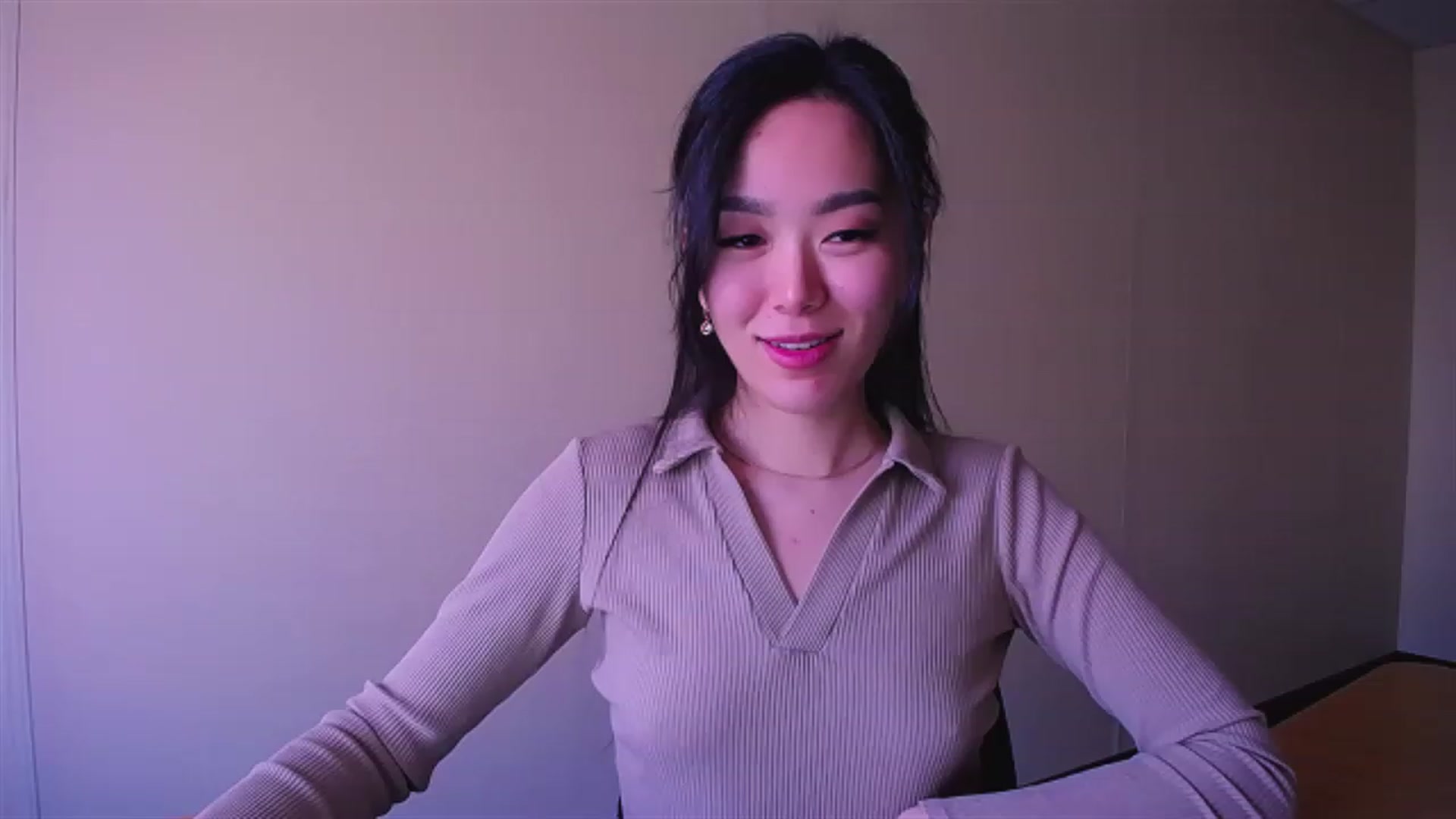 Gallery image thumbnail from AlwayssSmile's myfreecams stream on, 04/18/2023, 07:34 image 2 of 20