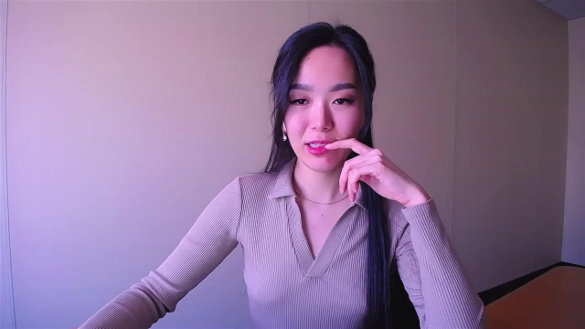 Gallery image thumbnail from AlwayssSmile's myfreecams stream on, 04/18/2023, 07:34 image 16 of 20