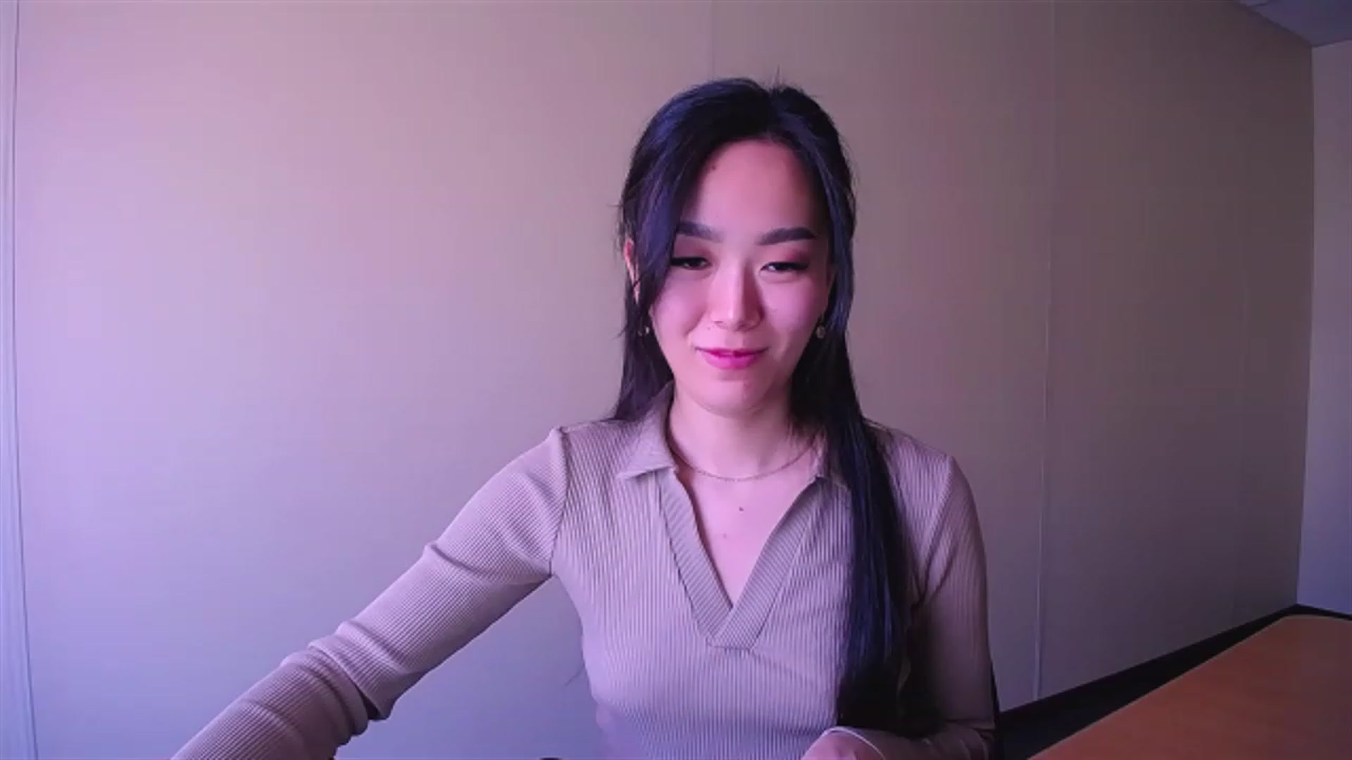 Gallery image thumbnail from AlwayssSmile's myfreecams stream on, 04/18/2023, 07:58 image 5 of 20