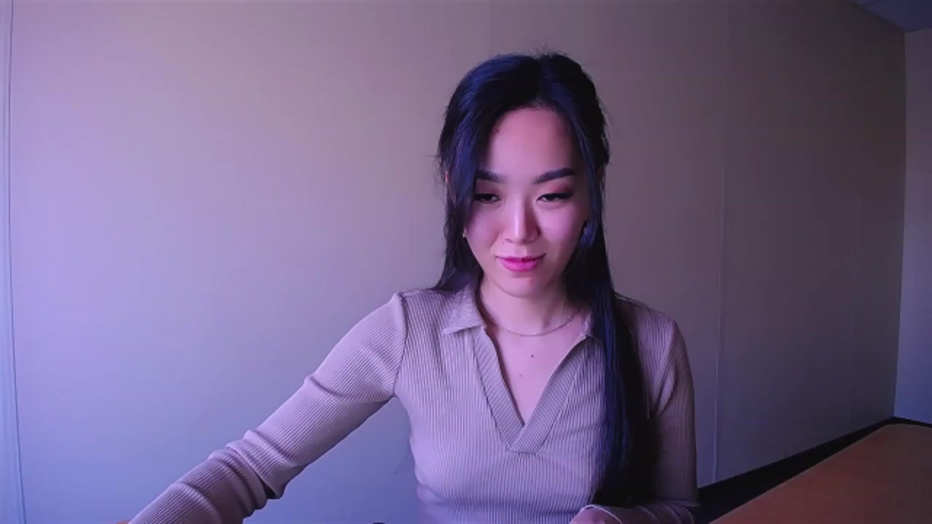 Gallery image thumbnail from AlwayssSmile's myfreecams stream on, 04/18/2023, 07:58 image 4 of 20