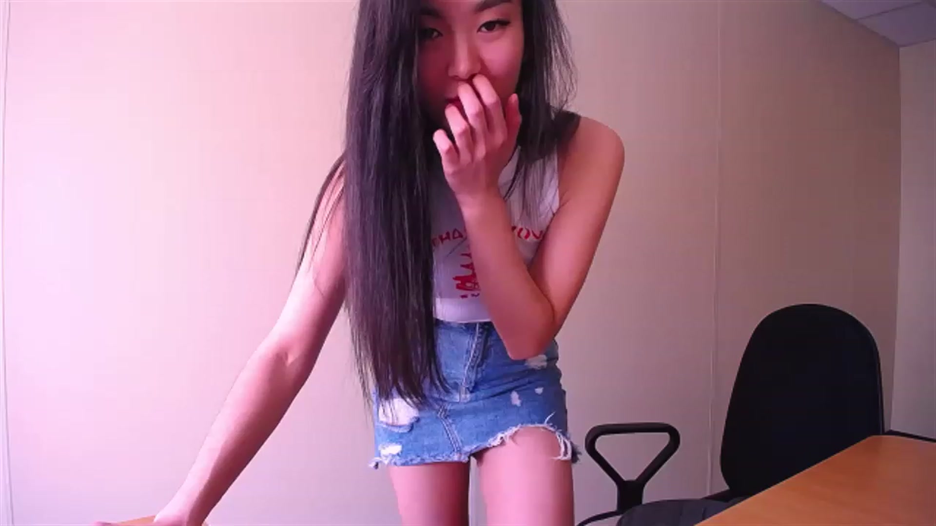 Gallery image thumbnail from AlwayssSmile's myfreecams stream on, 04/19/2023, 07:36 image 8 of 20