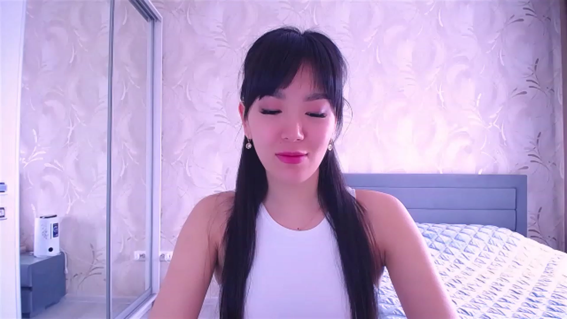 Gallery image thumbnail from AlwayssSmile's myfreecams stream on, 05/15/2023, 05:38 image 1 of 20