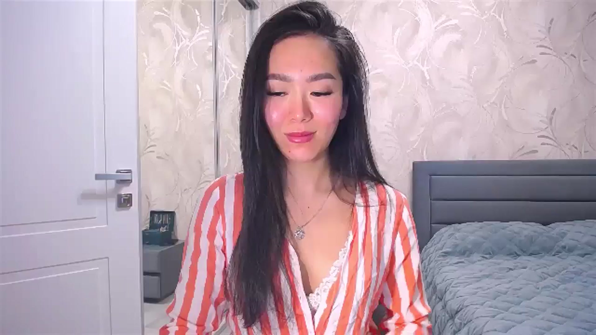 Gallery image thumbnail from AlwayssSmile's myfreecams stream on, 05/27/2024, 18:07 image 18 of 20