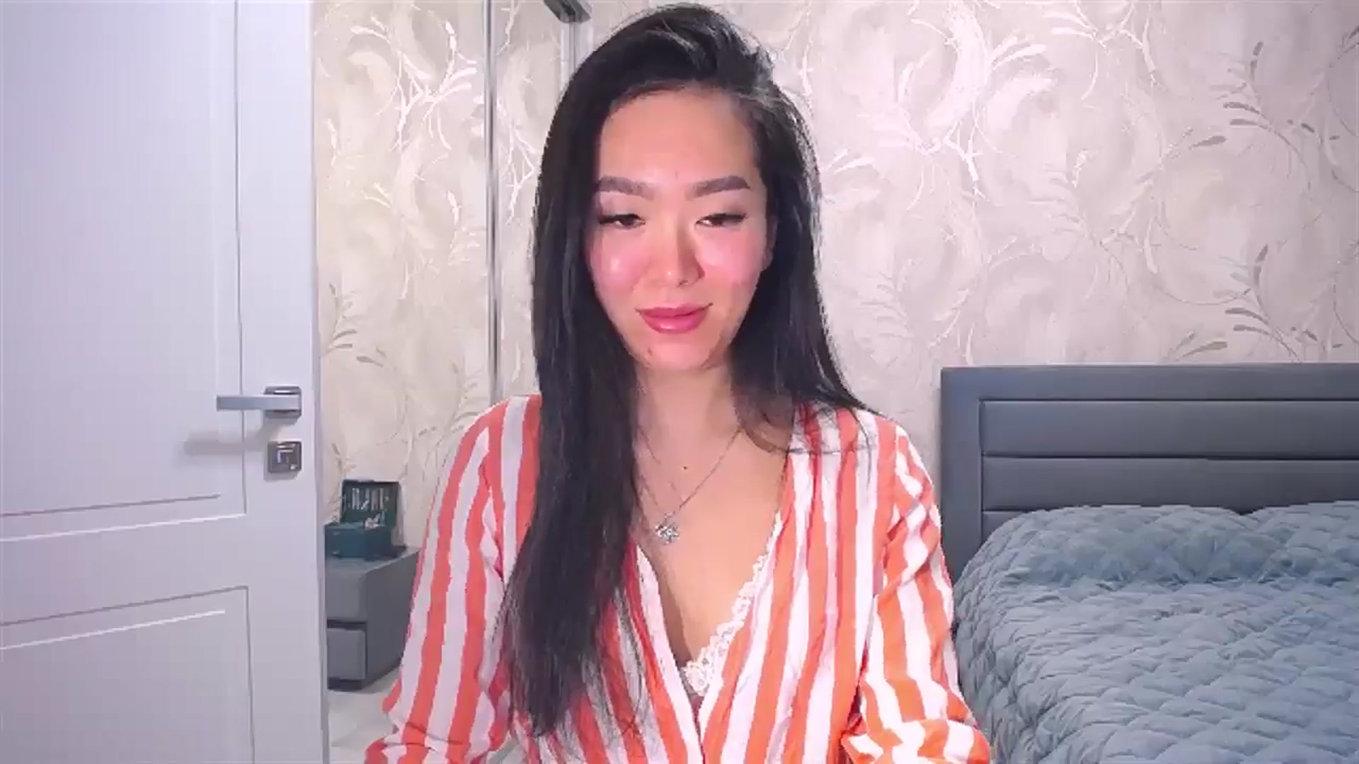 Gallery image thumbnail from AlwayssSmile's myfreecams stream on, 05/27/2024, 18:07 image 17 of 20