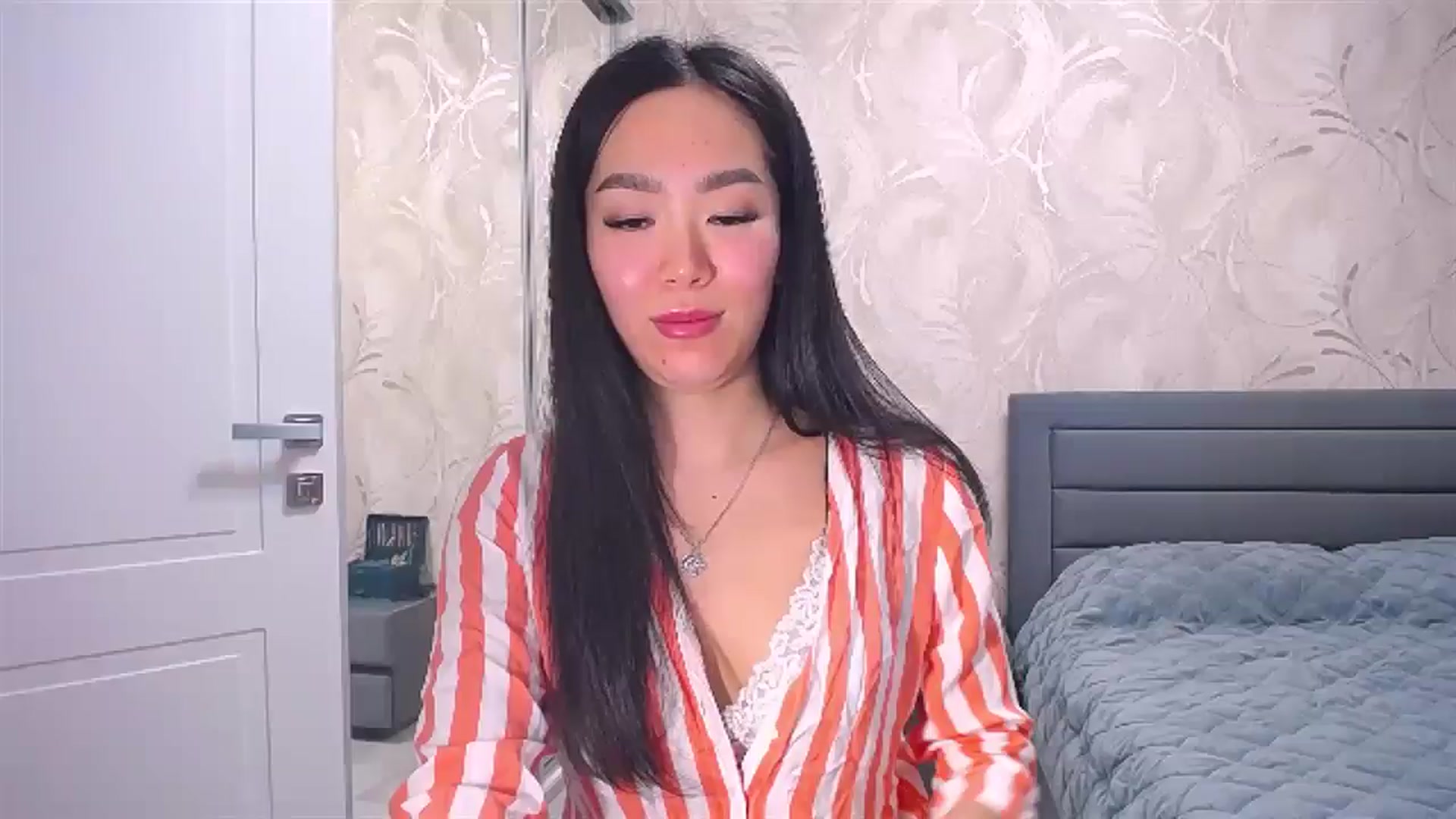 Gallery image thumbnail from AlwayssSmile's myfreecams stream on, 05/27/2024, 18:07 image 6 of 20