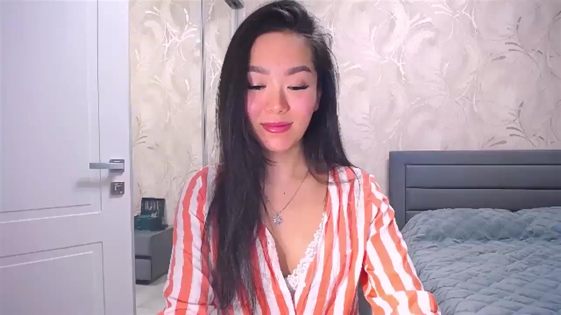 Gallery image thumbnail from AlwayssSmile's myfreecams stream on, 05/27/2024, 18:07 image 14 of 20