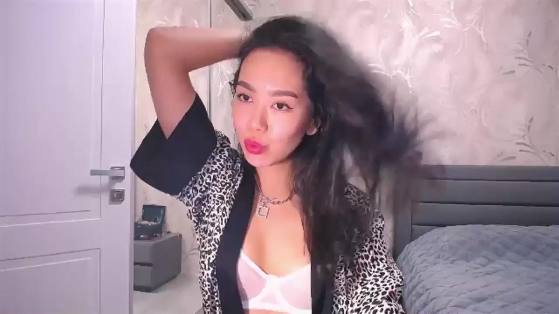 Gallery image thumbnail from AlwayssSmile's myfreecams stream on, 07/23/2024, 17:21 image 1 of 20