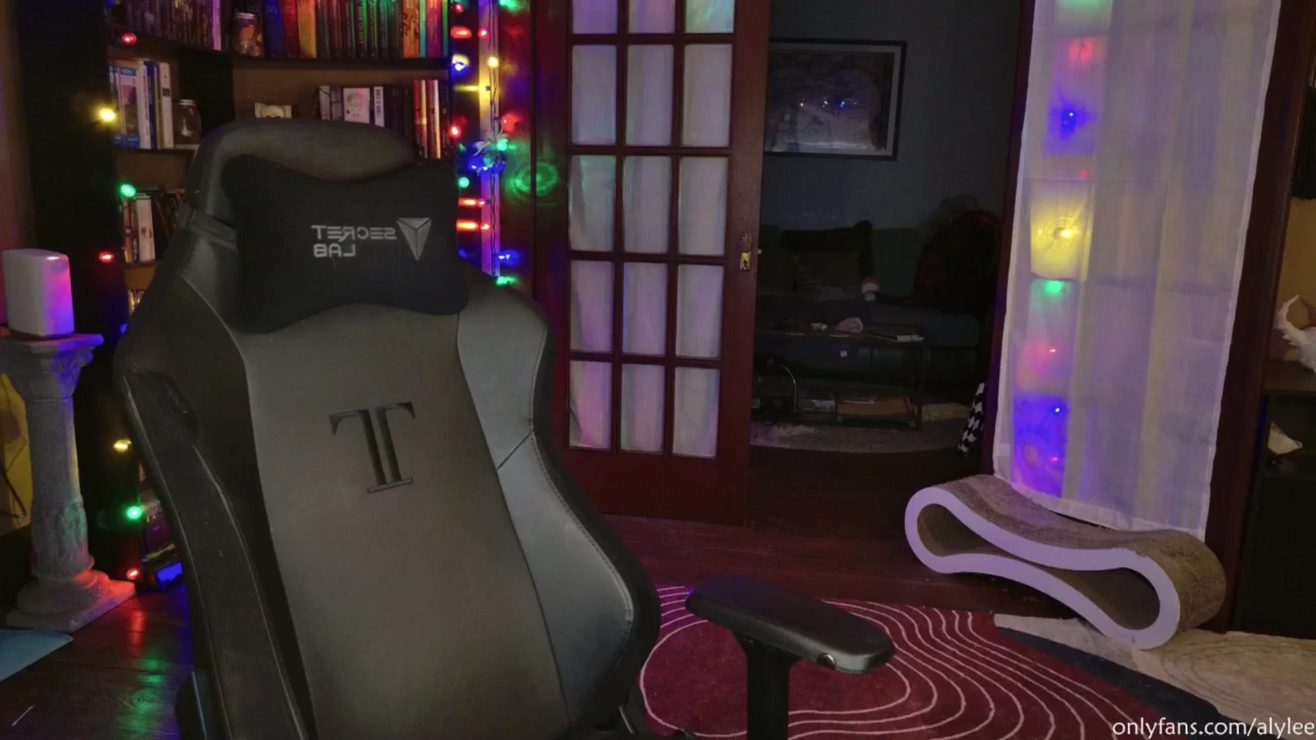 Gallery image thumbnail from AlyLee_'s myfreecams stream on, 12/21/2024, 22:19 image 7 of 20