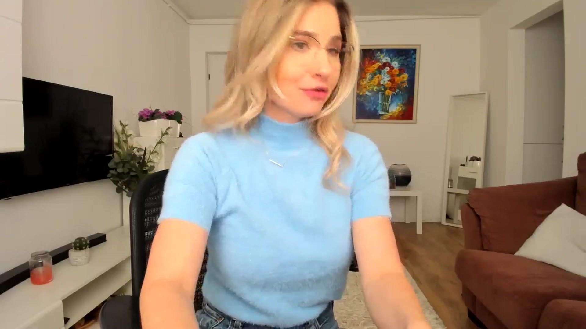 Gallery image thumbnail from AlyMiss's myfreecams stream on, 04/01/2025, 13:14 image 5 of 20