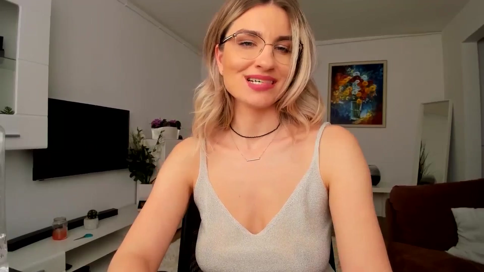 Gallery image thumbnail from AlyMiss's myfreecams stream on, 04/07/2025, 13:11 image 13 of 20