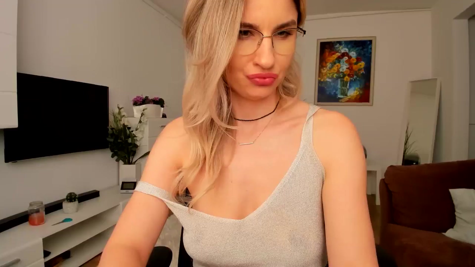 Gallery image thumbnail from AlyMiss's myfreecams stream on, 04/07/2025, 13:11 image 16 of 20