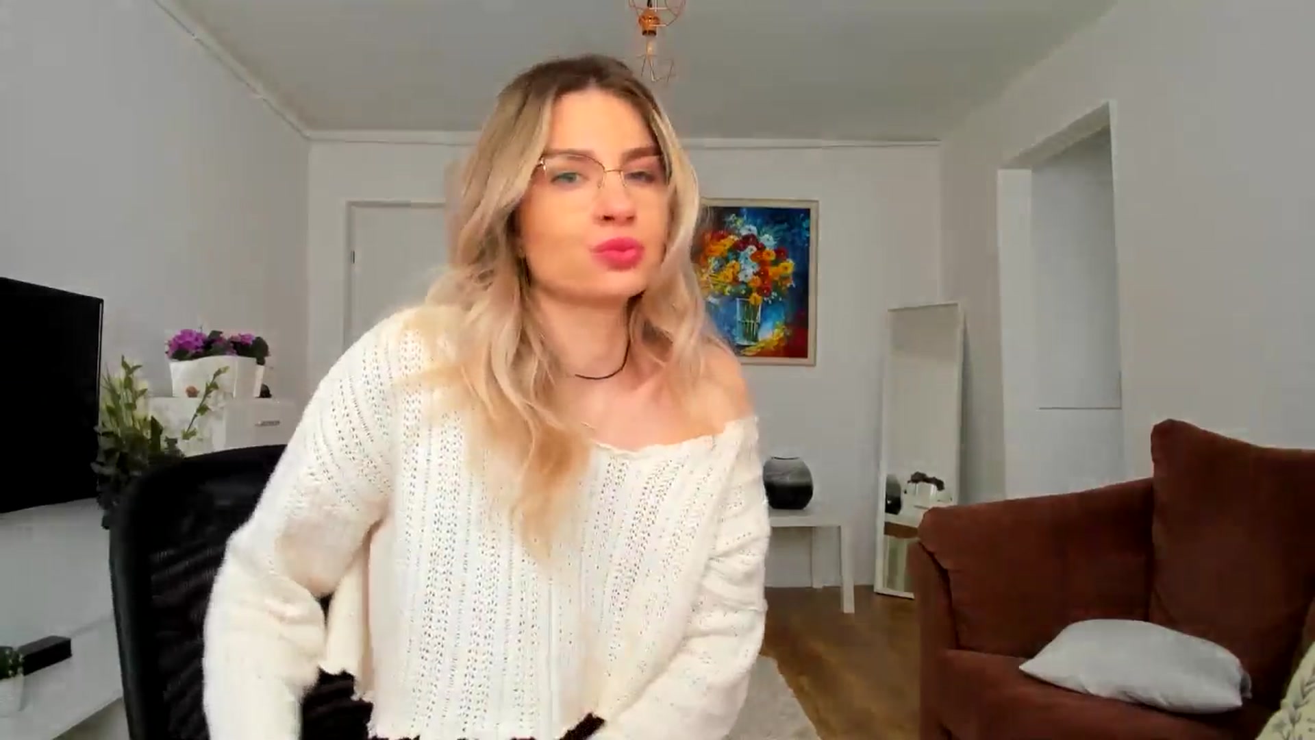 Gallery image thumbnail from AlyMiss's myfreecams stream on, 04/09/2025, 10:34 image 9 of 20