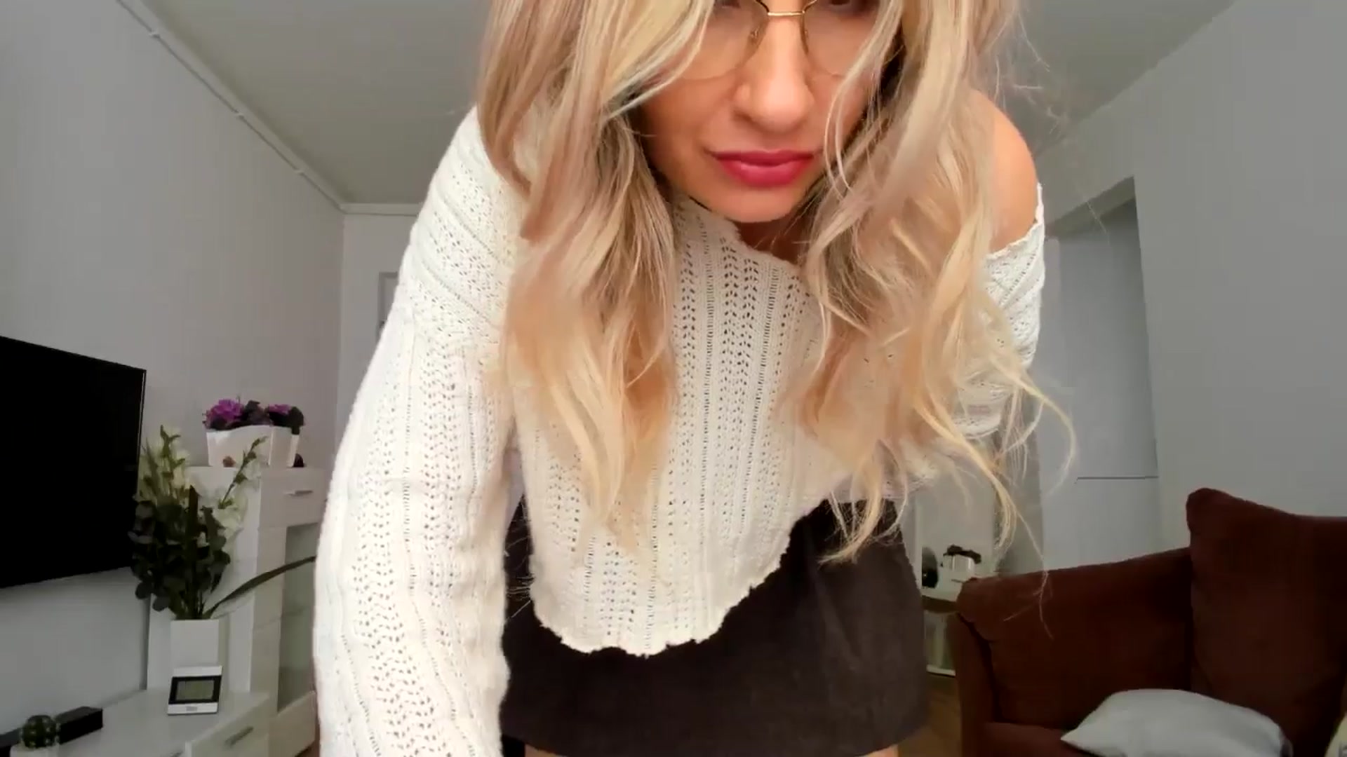 Gallery image thumbnail from AlyMiss's myfreecams stream on, 04/09/2025, 10:34 image 11 of 20