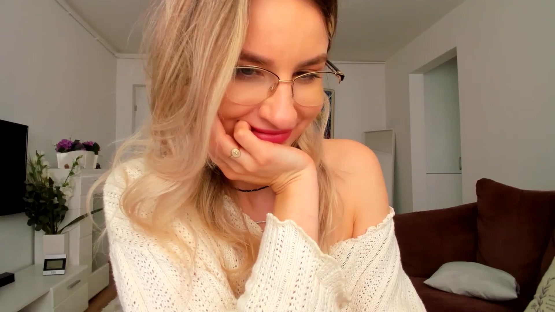 Gallery image thumbnail from AlyMiss's myfreecams stream on, 04/09/2025, 10:34 image 16 of 20