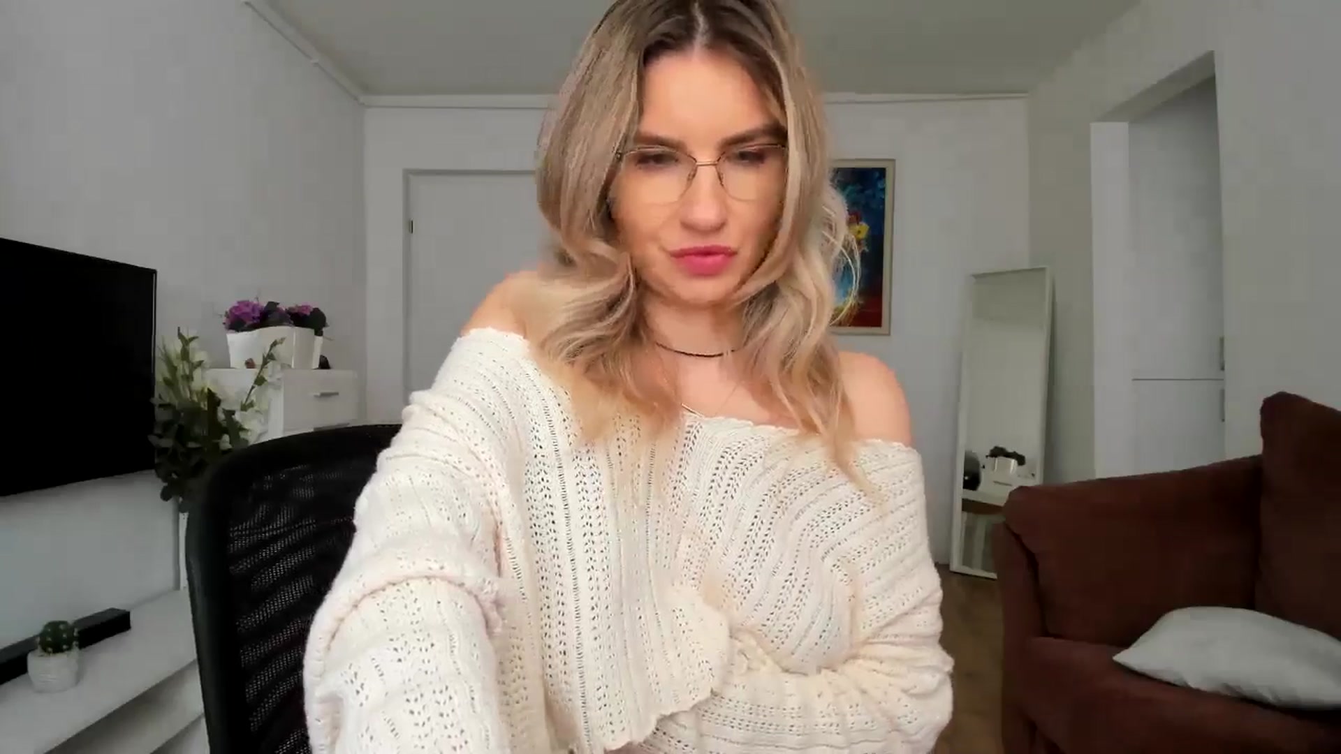 Gallery image thumbnail from AlyMiss's myfreecams stream on, 04/09/2025, 10:34 image 2 of 20