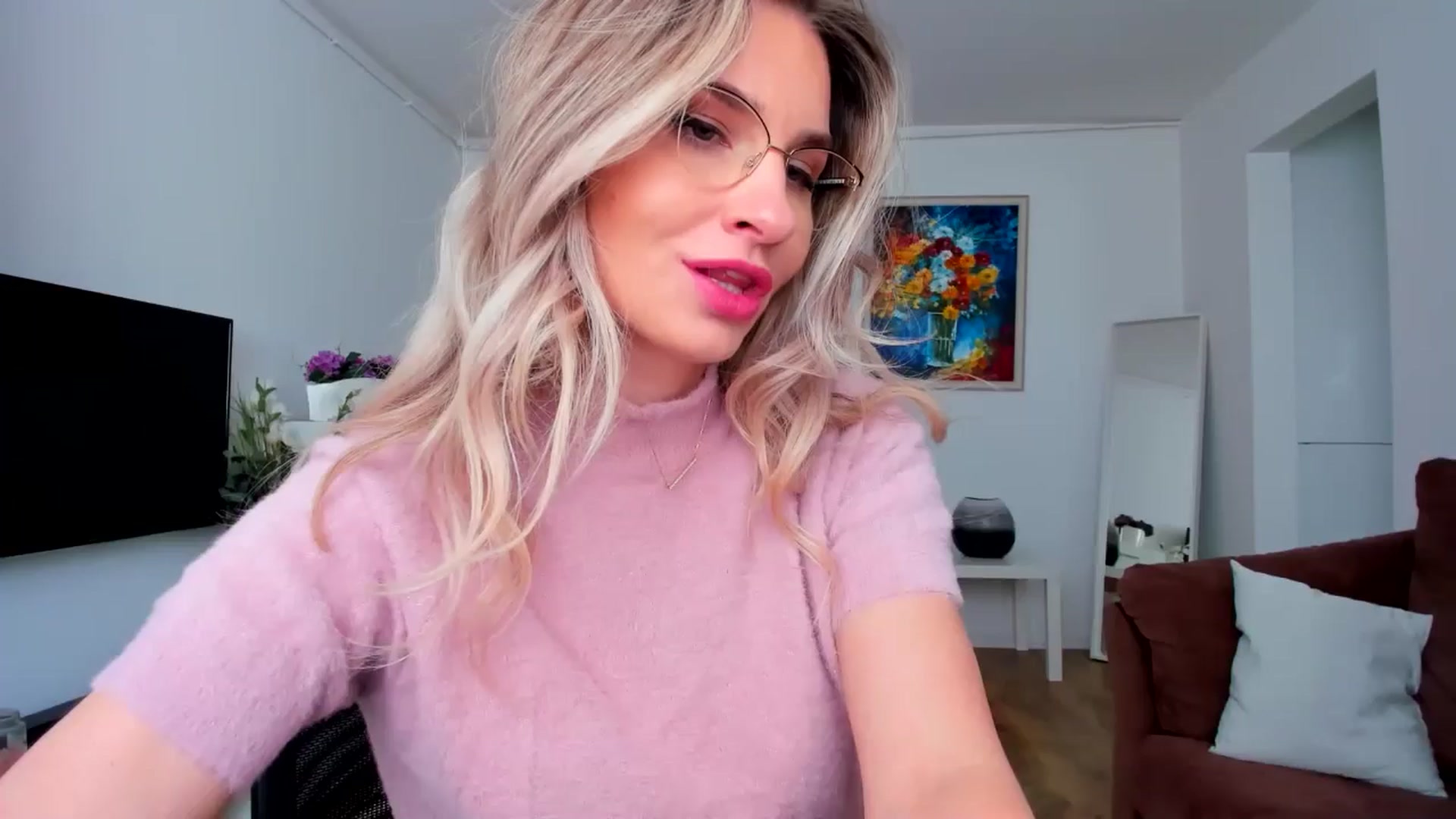 Gallery image thumbnail from AlyMiss's myfreecams stream on, 04/10/2025, 12:25 image 1 of 20