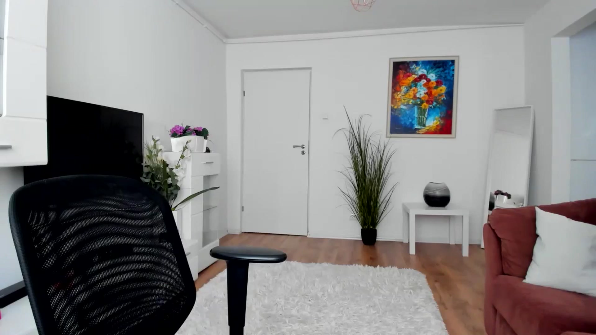Gallery image thumbnail from AlyMiss's myfreecams stream on, 04/10/2025, 12:25 image 19 of 20