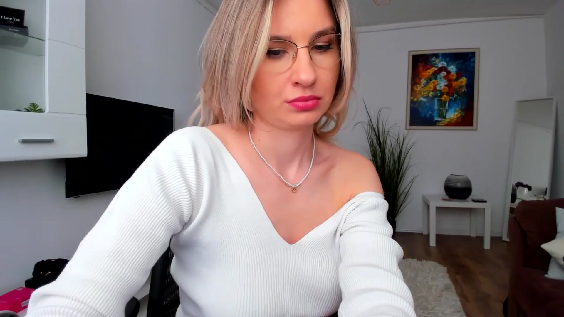 Gallery image thumbnail from AlyMiss's myfreecams stream on, 04/11/2025, 11:35 image 12 of 20