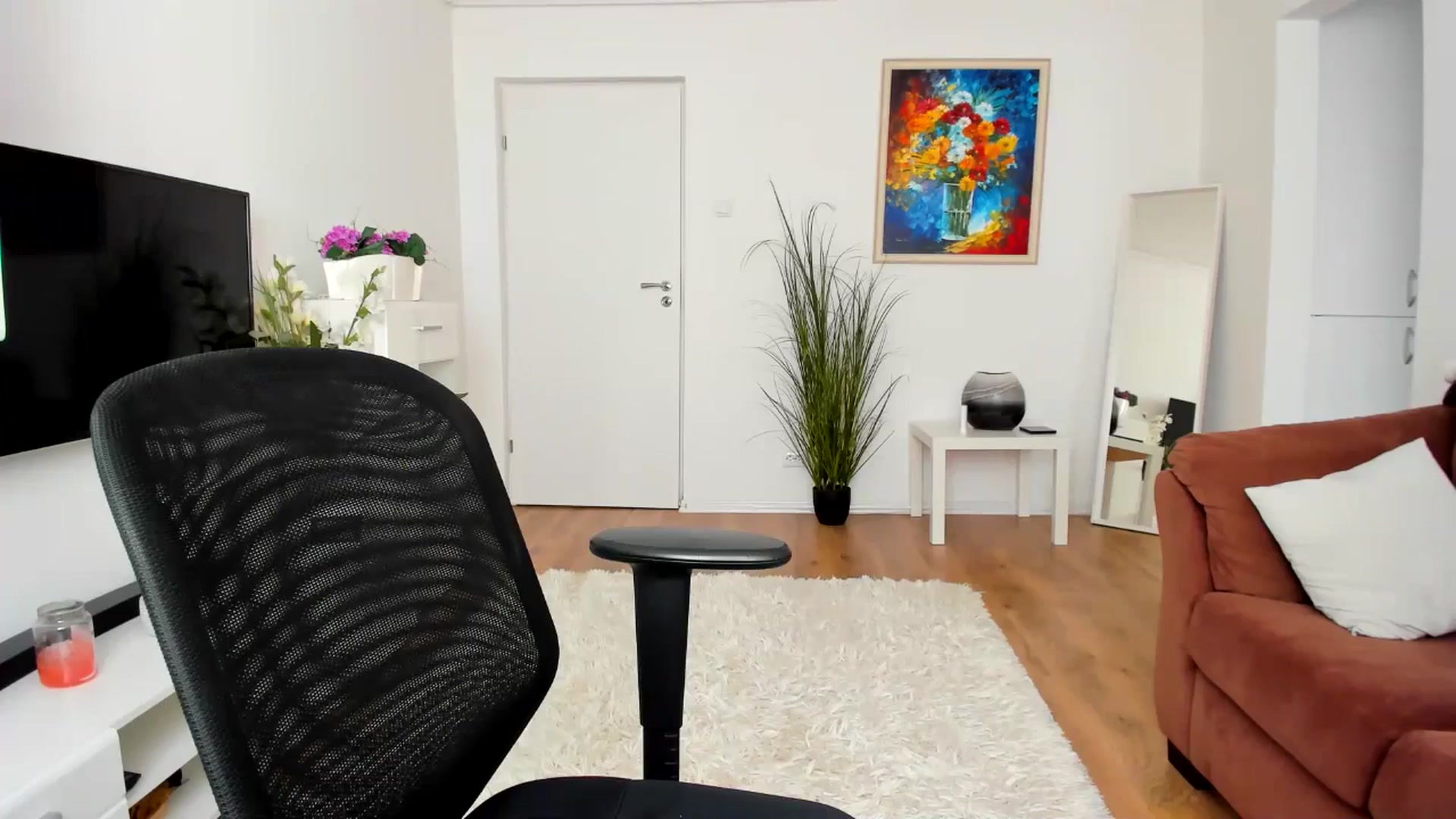Gallery image thumbnail from AlyMiss's myfreecams stream on, 04/14/2025, 13:15 image 13 of 20