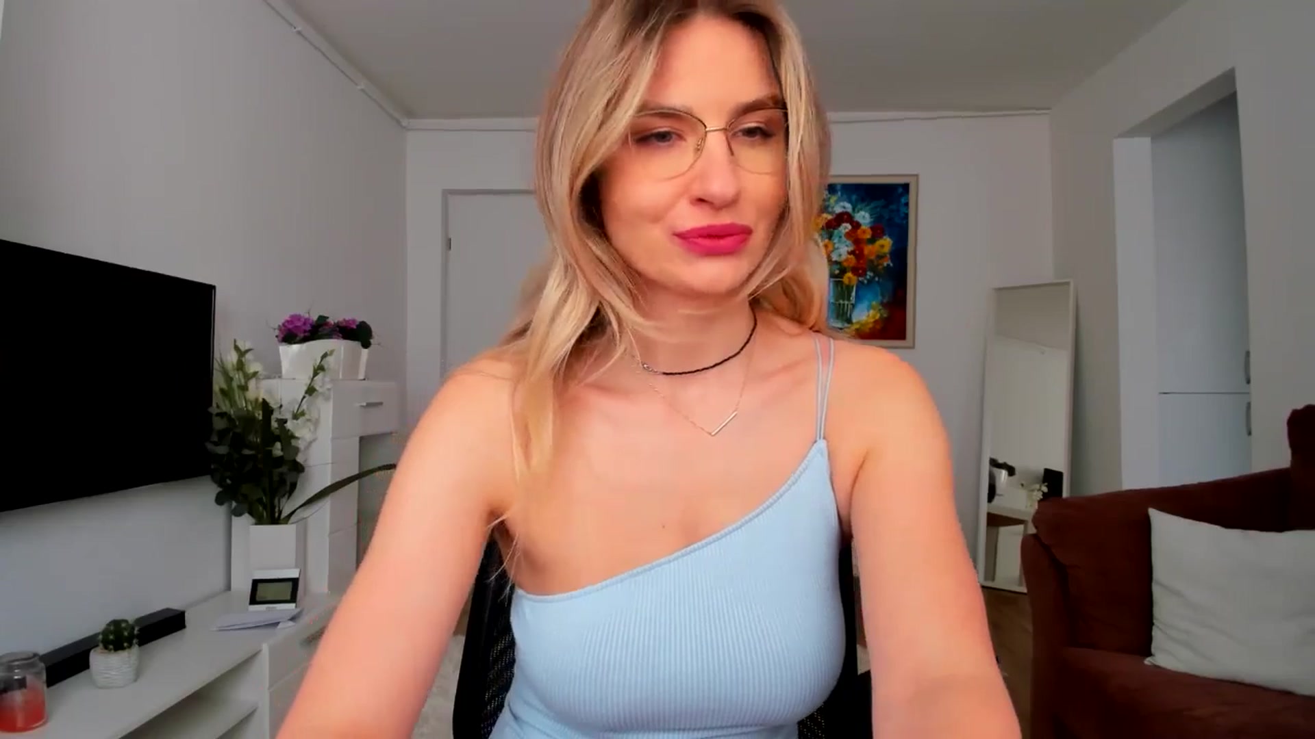 Gallery image thumbnail from AlyMiss's myfreecams stream on, 04/15/2025, 13:27 image 2 of 20