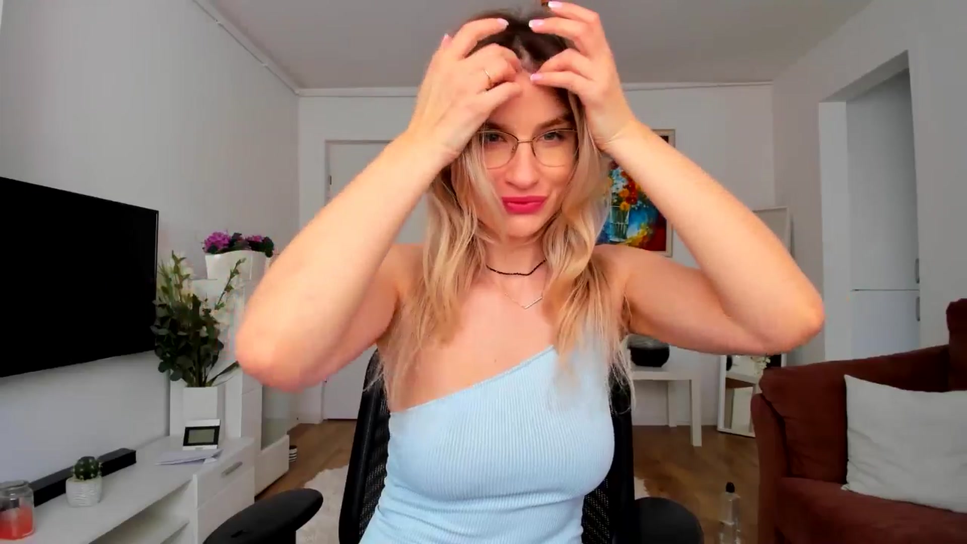 Gallery image thumbnail from AlyMiss's myfreecams stream on, 04/15/2025, 13:27 image 6 of 20