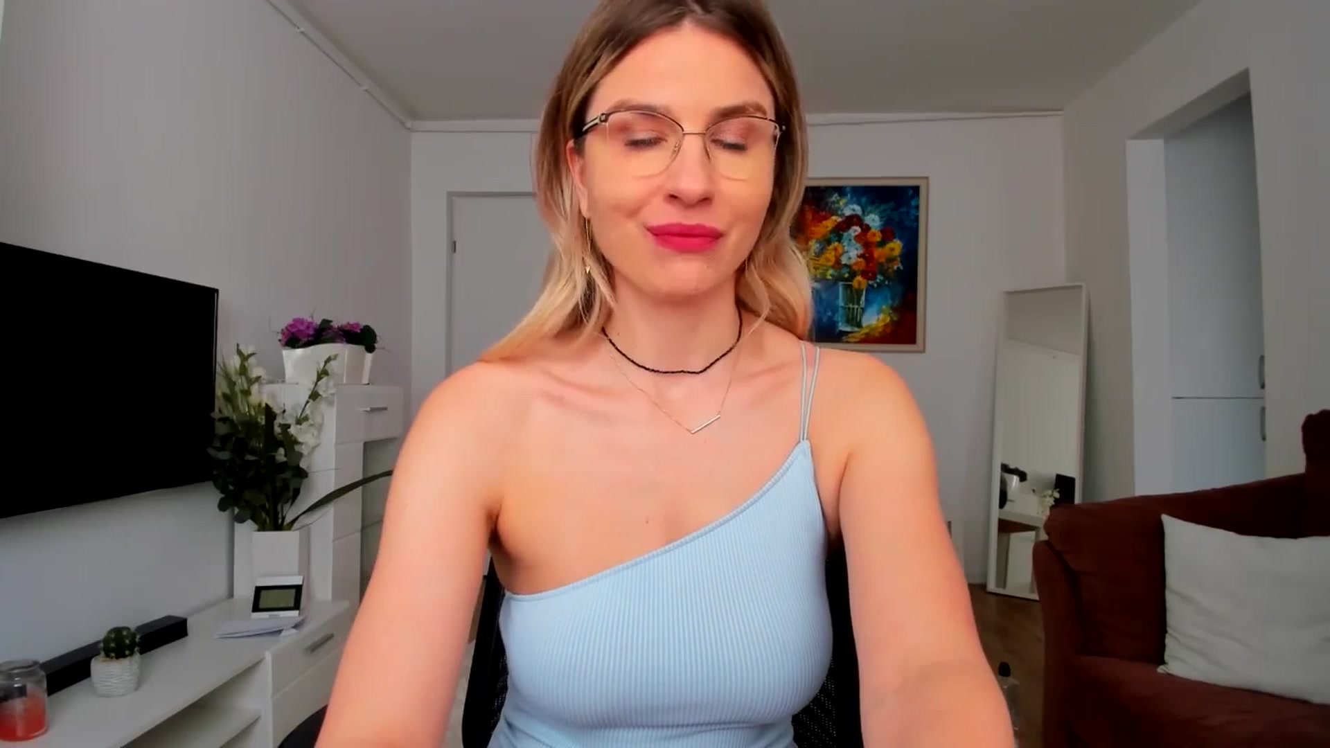 Gallery image thumbnail from AlyMiss's myfreecams stream on, 04/15/2025, 13:27 image 5 of 20