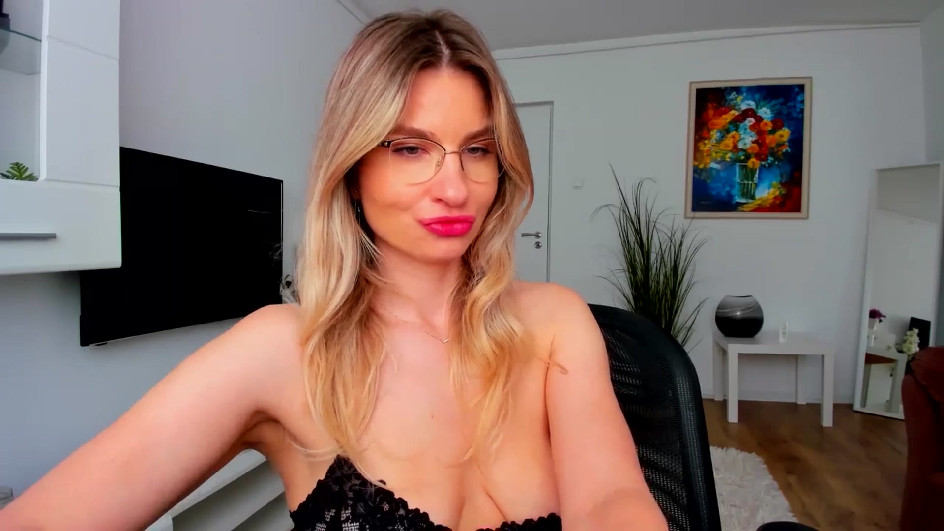 Gallery image thumbnail from AlyMiss's myfreecams stream on, 04/23/2025, 12:19 image 14 of 20