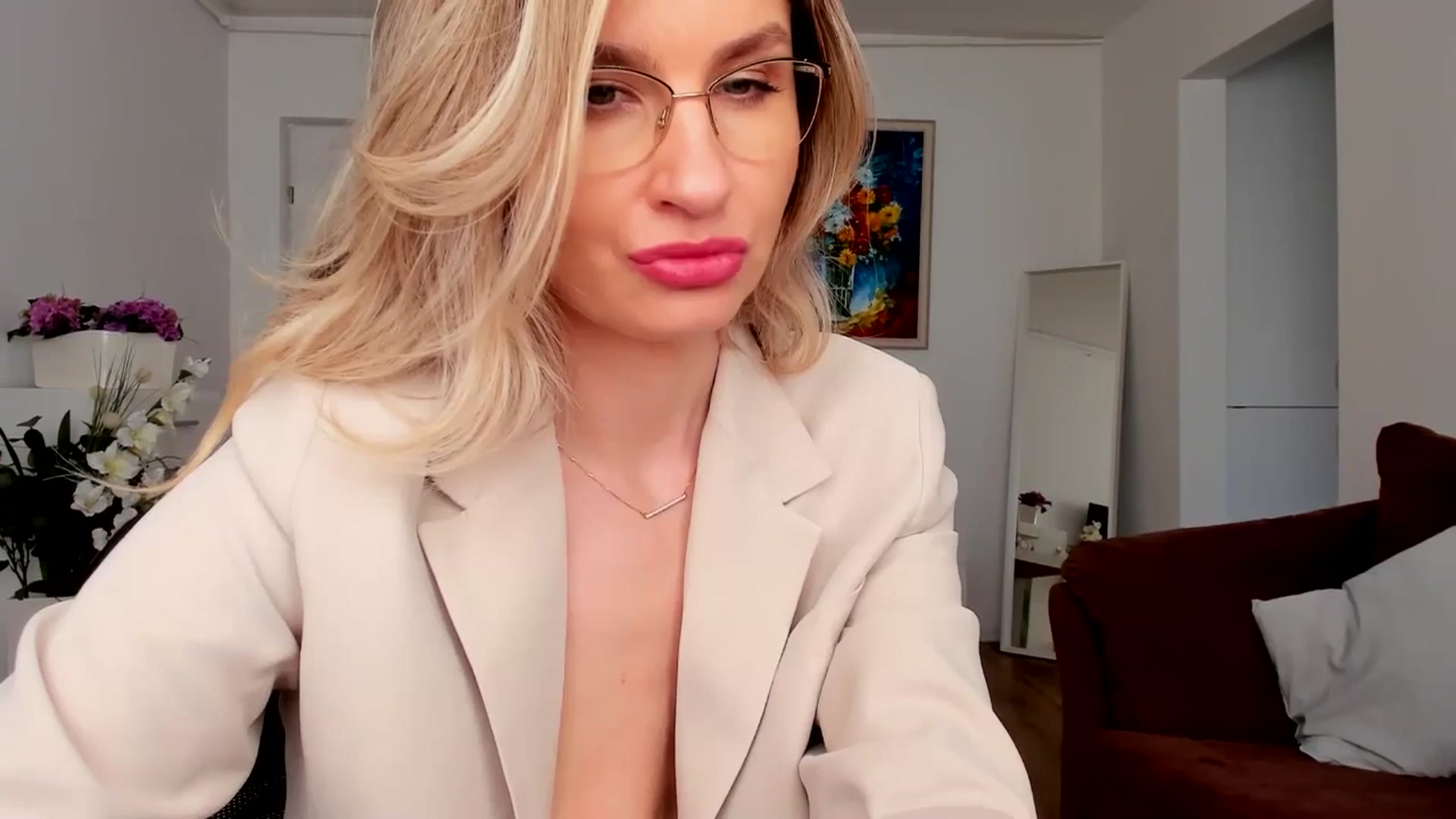 Gallery image thumbnail from AlyMiss's myfreecams stream on, 04/24/2025, 14:16 image 10 of 20