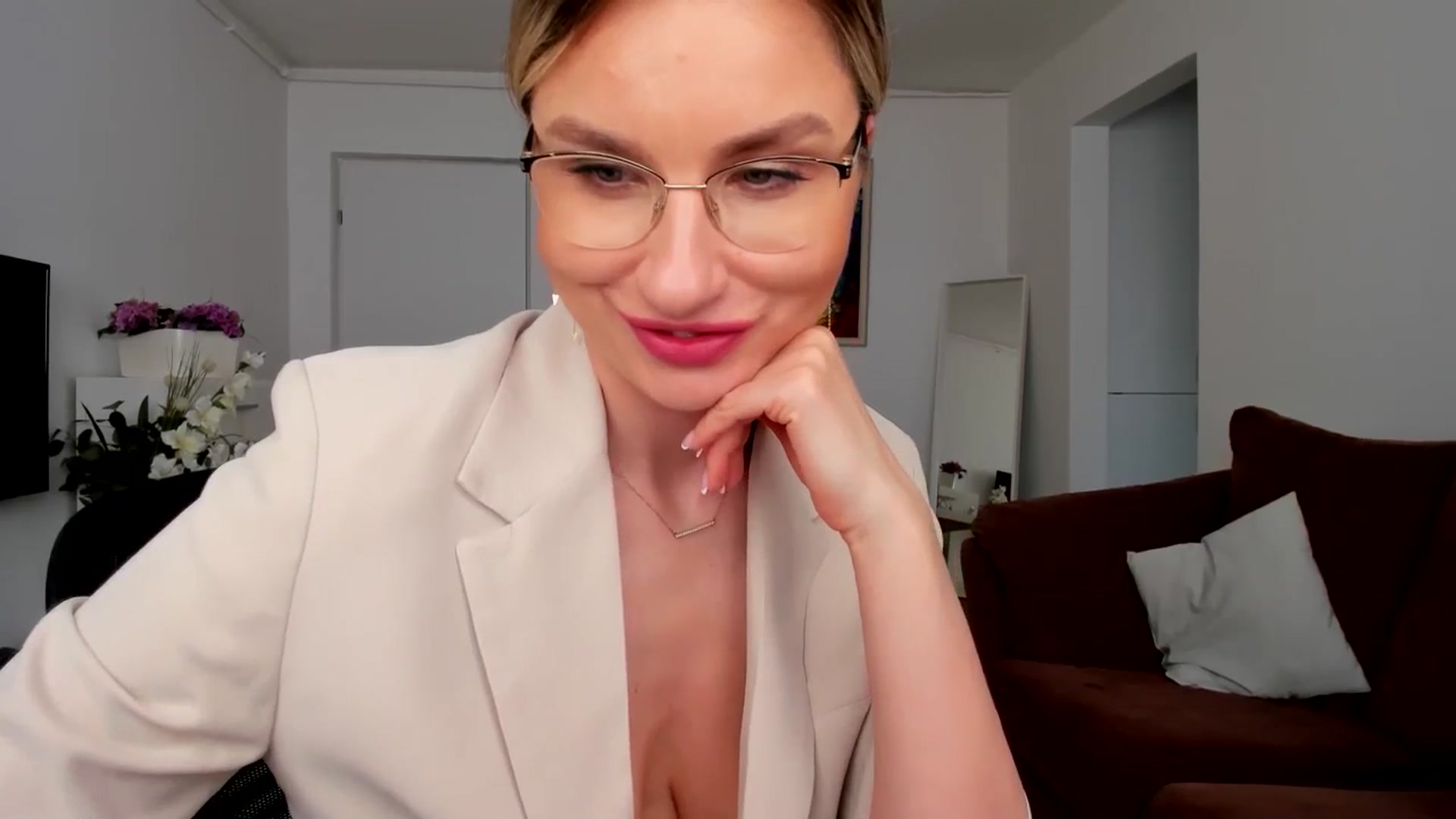 Gallery image thumbnail from AlyMiss's myfreecams stream on, 04/24/2025, 14:16 image 7 of 20