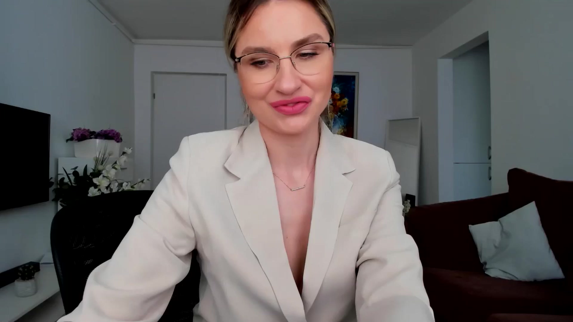 Gallery image thumbnail from AlyMiss's myfreecams stream on, 04/24/2025, 14:16 image 1 of 20