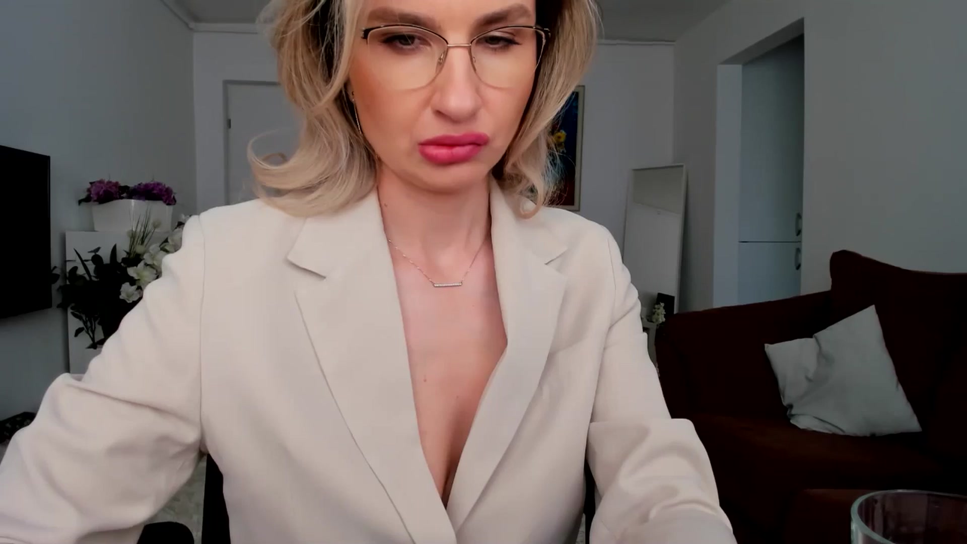 Gallery image thumbnail from AlyMiss's myfreecams stream on, 04/24/2025, 14:16 image 3 of 20