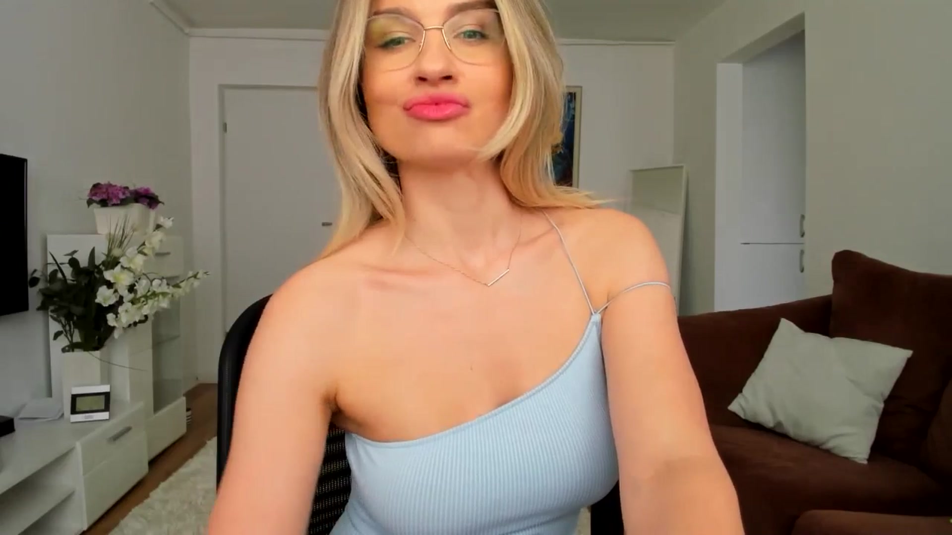 Gallery image thumbnail from AlyMiss's myfreecams stream on, 04/25/2025, 10:42 image 20 of 20