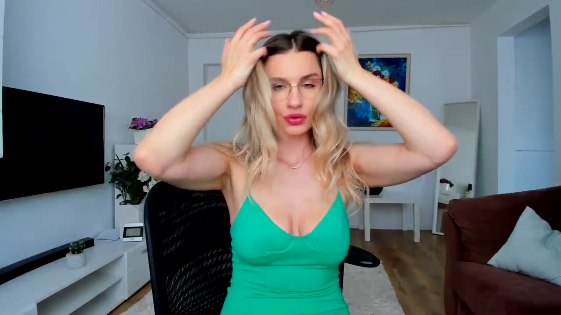 Gallery image thumbnail from AlyMiss's myfreecams stream on, 04/28/2025, 13:38 image 4 of 20
