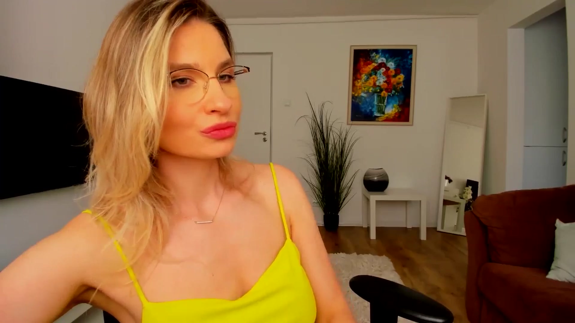 Gallery image thumbnail from AlyMiss's myfreecams stream on, 04/29/2025, 12:34 image 7 of 20
