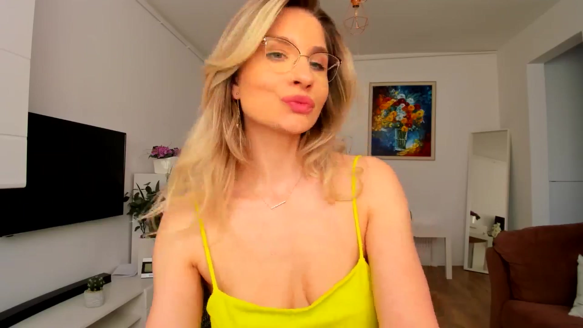 Gallery image thumbnail from AlyMiss's myfreecams stream on, 04/29/2025, 12:34 image 16 of 20