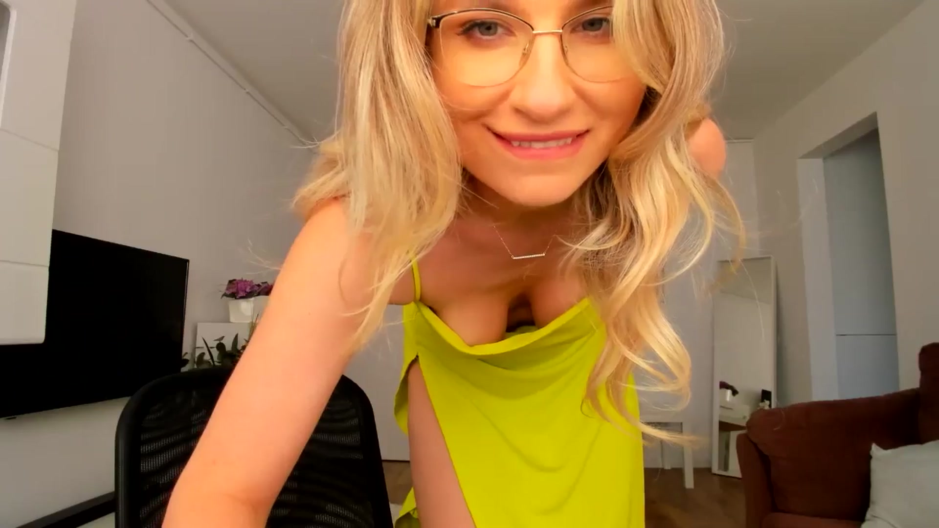 Gallery image thumbnail from AlyMiss's myfreecams stream on, 04/29/2025, 12:34 image 13 of 20