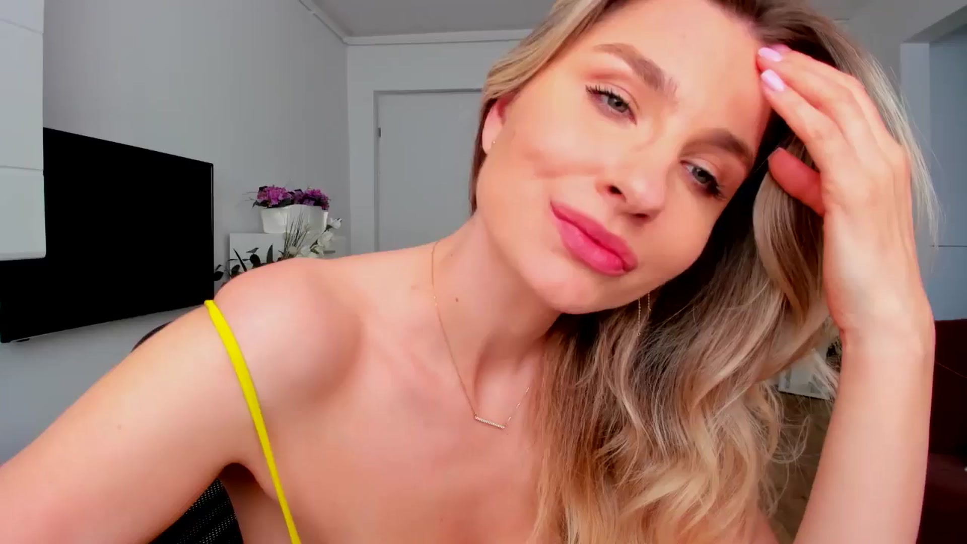 Gallery image thumbnail from AlyMiss's myfreecams stream on, 04/29/2025, 13:37 image 1 of 20